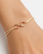 Načíst obrázek do prohlížeče Galerie, STŘÍBRNÝ NÁRAMEK- nekonečno s pírkem