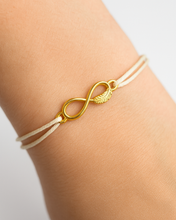 Načíst obrázek do prohlížeče Galerie, STŘÍBRNÝ NÁRAMEK- nekonečno s pírkem