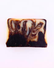 Načíst obrázek do prohlížeče Galerie, VYŽIVUJÍCÍ MÝDLO S KOZÍM MLÉKEM A ČOKOLÁDOU