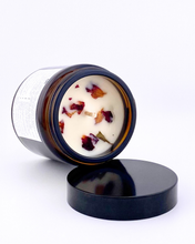 Načíst obrázek do prohlížeče Galerie, Svíčka ze sójového vosku - ŠVESTKA S RŮŽÍ A PAČULOU